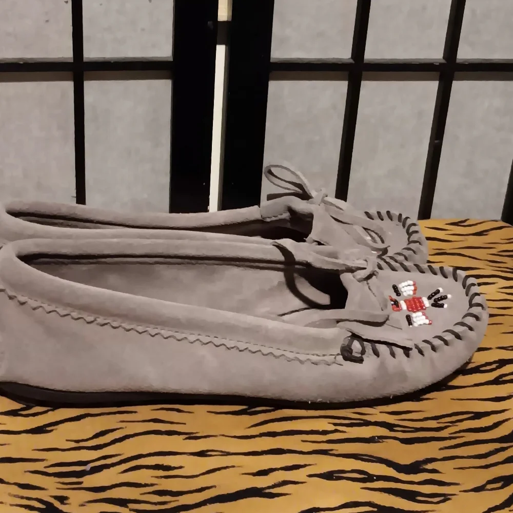 Minnetonka Gray Suede Beaded Moccasin Loafers - Picture 4 of 9